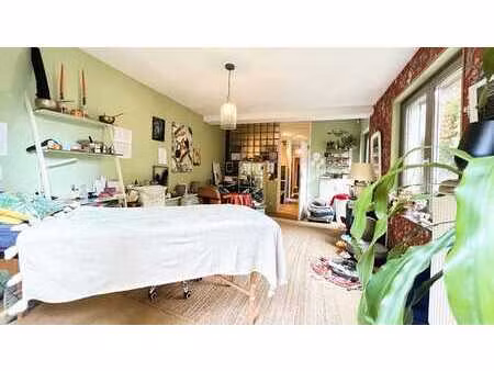 commerce à vendre à waterloo joli bois  jardin exceptionnel!