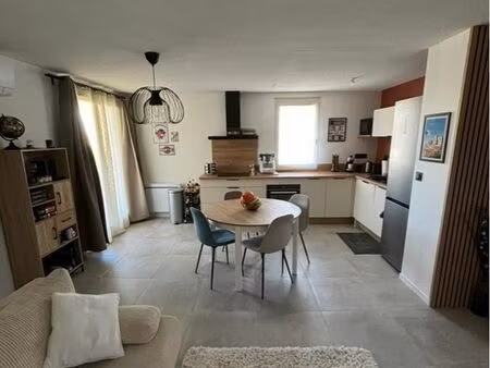 t3 54m2 rénové - résidence sécurisée avec piscine - 2 places de parking - proche centre de