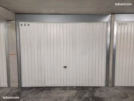 garage / box fermé rue croix de lavit  montpellier