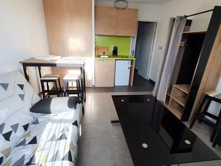 beau studio meublé de 23 m²