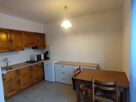 studio meublé rénové disponible de suite