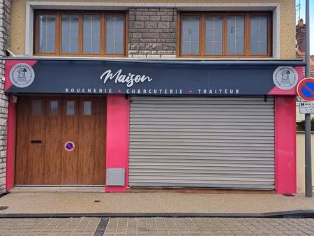 loue local commercial et logement rue mollien 62100 calais situe sur artere principale