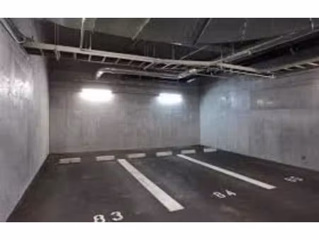location parking à marseille 6ème (13006)  130 €