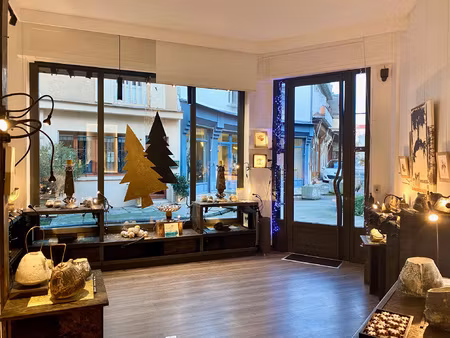 quartier opéra : local commercial indépendant d'environ 74 m