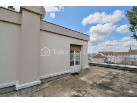 appartement à rafraichir avec terrasse privée