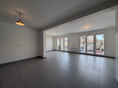 5 pièces de 95 m2 avec terrasse et parking - dpe a