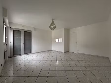 studio 31 m2 avec balcon et parking