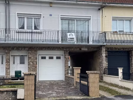 maison de 88 47 m2 sh avec 3 garages et 1 cour à charleville