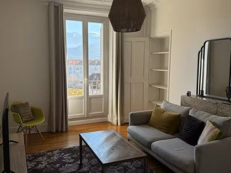 grand t2 rénové  entièrement meublé  vue exceptionnelle