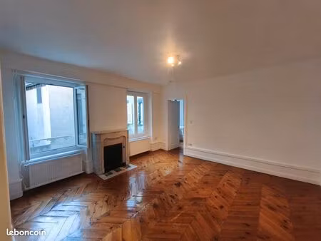 loue appartement 2 pièces 52 m² place de jaude