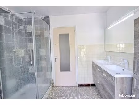 loue chambre meublée indépendante chez l'habitant