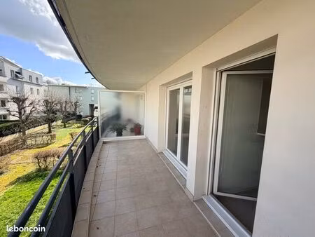 t3 64m2 hyper centre chartres de bretagne