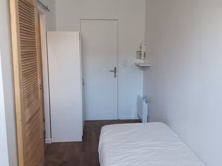 studette hyper centre toutes charges comprises