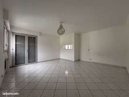 studio 1 pièce 32 m²