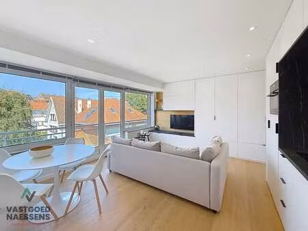 superbe studio rénovée avec coin nuit proche du front de me