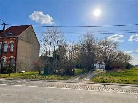 investisement idéal terrain à bâtir avec 20 boxes de garage