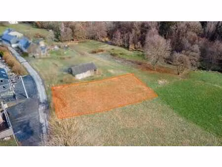 terrain avec permis octroyé pour 5 logements