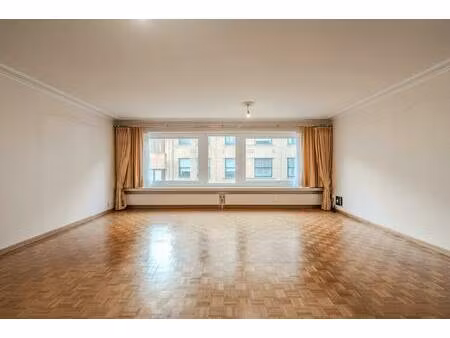 ruim 3-slaapkamerappartement (131m²) te centrum oostende