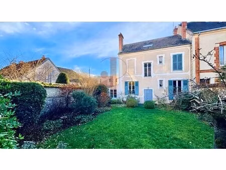 fontainebleau – maison de caractère de 7 pièces avec jardin