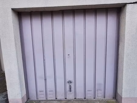 location parking / box 1 pièce  10.00m²  chelles