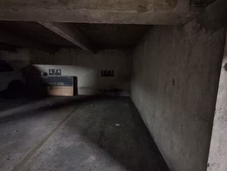 location parking / box  10.00m²  chelles