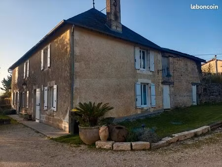 authentique maison charentaise avec vue