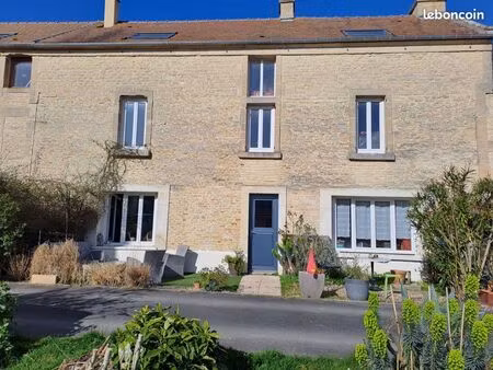 maison dans le bourg de thaon