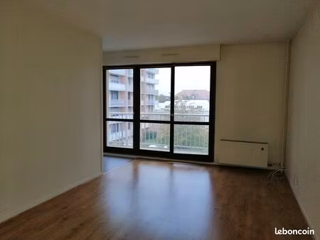 a louer grand studio de 34m2 lumineux dans résidence securisee