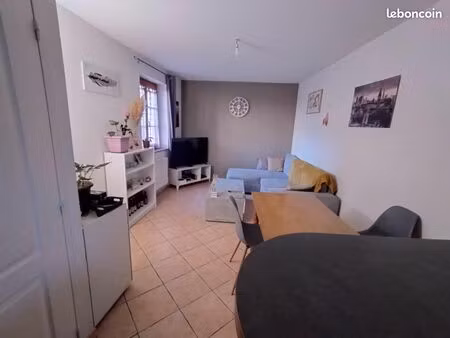 particulier loue maison 550 vic le comte