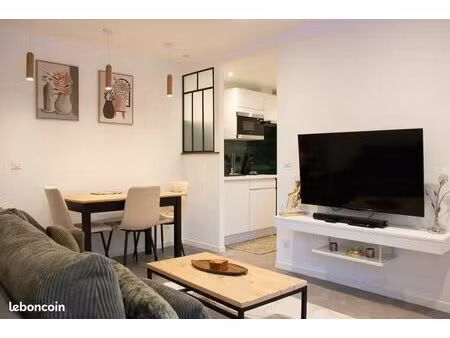 loue appartement t2 de 33 m2 - totalement rénové  meublé et équipé - 590 charges comprises