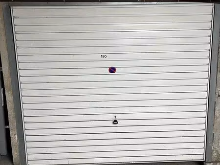 box fermé à louer mougins le haut