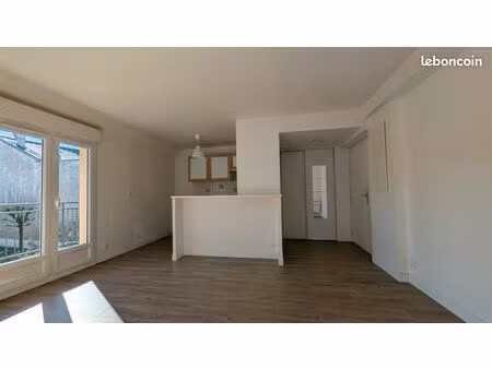 appartement t2 lumineux avec grand balcon – 12 minutes de la gare de sartrouville