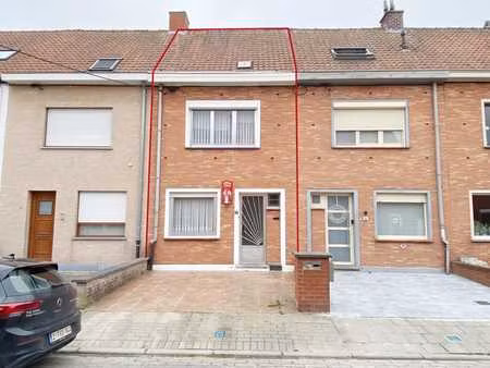 rustig gelegen maar volledig te renoveren rijwoning met 3...