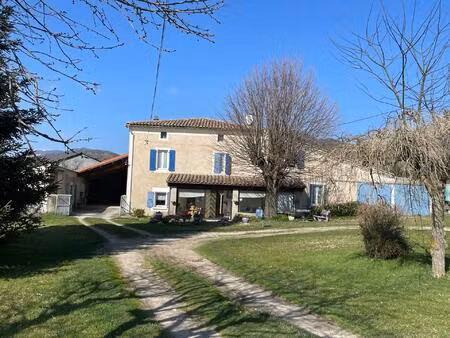 très belle ferme provençale dans un écrin de verdure exceptionnel