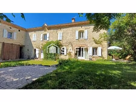 un havre de paix : corps de ferme rénové avec 2 gîtes - dépendances et parc arboré