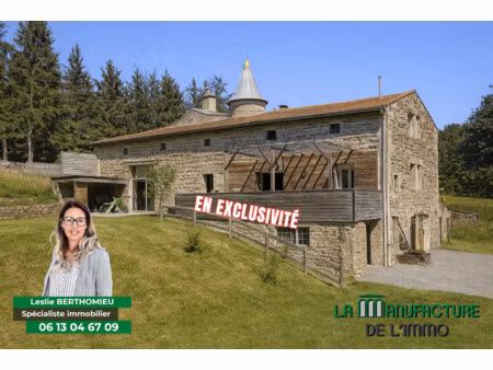 magnifique corps de ferme renove sur la commune de rochetail