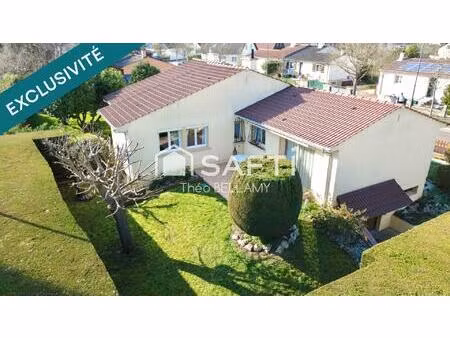 maison familiale de plain-pied avec beau potentiel