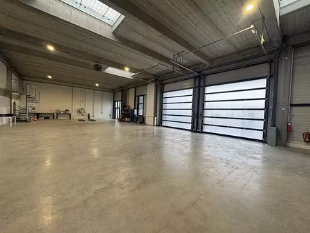 location local d'activités colombes 823 m²