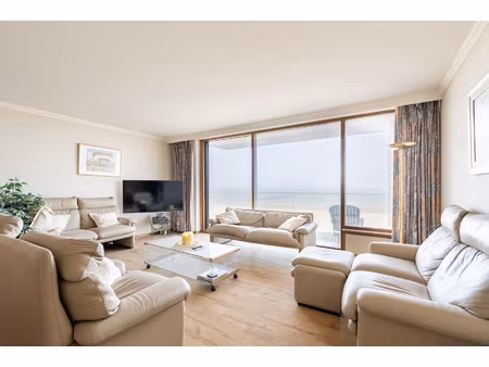 appartement te huur in knokke-heist met 4 slaapkamers