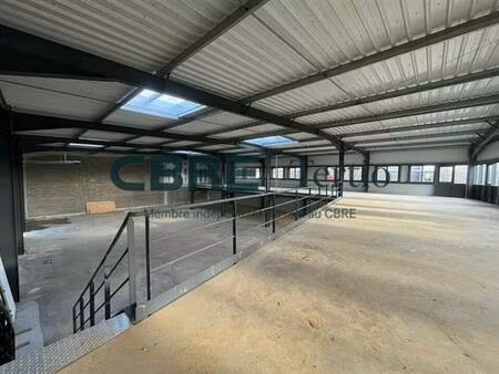 vente local d'activités saint-cyr-sur-loire 961 m²