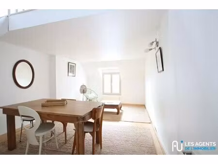 joli t2 meublé en plein centre-ville – charmant et lumineux