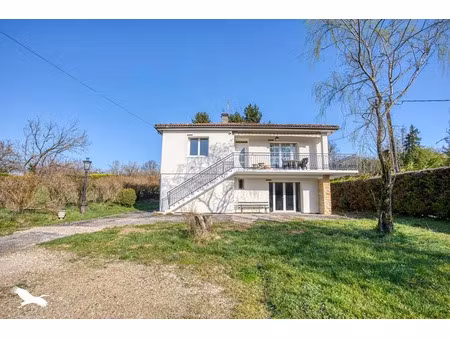 vente maison 8 pièces 230 m² à azerat (24210)  169 000 €