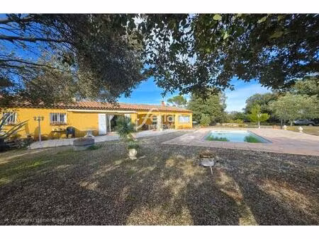 a vendre à ampus villa + t2 sur un terrain de 2000m² avec pisc