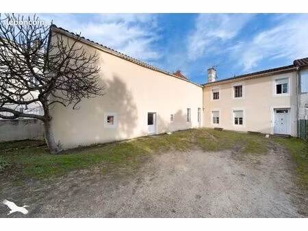 immeuble 215 m² montendre