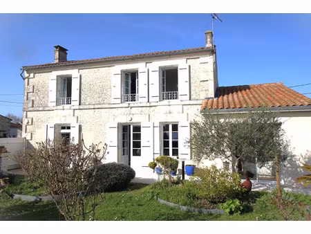vente maison 7 pièces 174 m² salles-d’angles (16130)