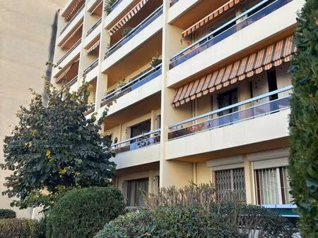 marseille 3 très beau studio plus cave et terrasse immeuble de standing