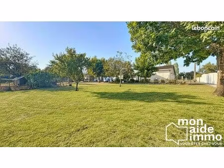 terrain 785 m² camarsac