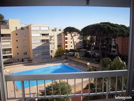 très beau t2/ port de hyères/ piscine/ wifi