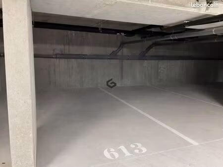 parking/box 1 m² reims