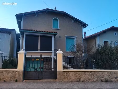 jolie maison des années 30 à vendre dans quartier résidentiel